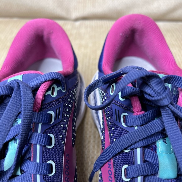 Brooks Adrenaline GTS 22 Running Shoes - Picture 4 of 9